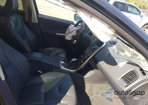 2013 Volvo Xc60 T6/T6 Platinum/T6 Premier Plus/T6 R-Design/T6 R-Design Platinum/T6 R-Design Premier Plus from USA, damaged, VIN YV4902DZ6D2418937